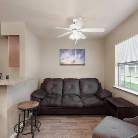 Eagle'S Den Suites Andrews A Travelodge By Wyndham Esterno foto