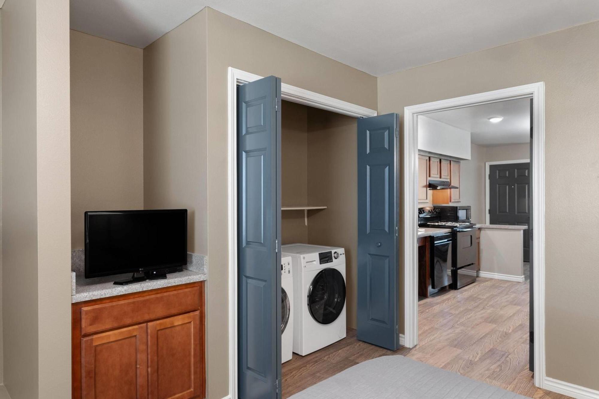 Eagle'S Den Suites Andrews A Travelodge By Wyndham Esterno foto